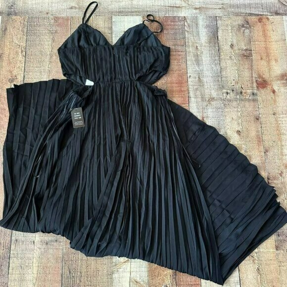 Express black pleated open side cut out sleevless maxi dress women's size medium - Picture 9 of 9